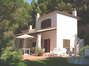 Beautiful detached villa close to sandy beach, shops and restaurants